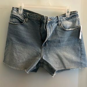 Women’s short high-rise shorts
